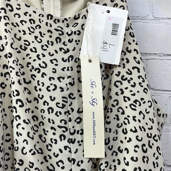She + Sky NWT animal print straps with tie front size large short romper - Picture 6 of 9